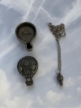 🫶🏻 Pewter Hot Air Balloon Locket Necklace in Antique Silver Tone Trinket Box